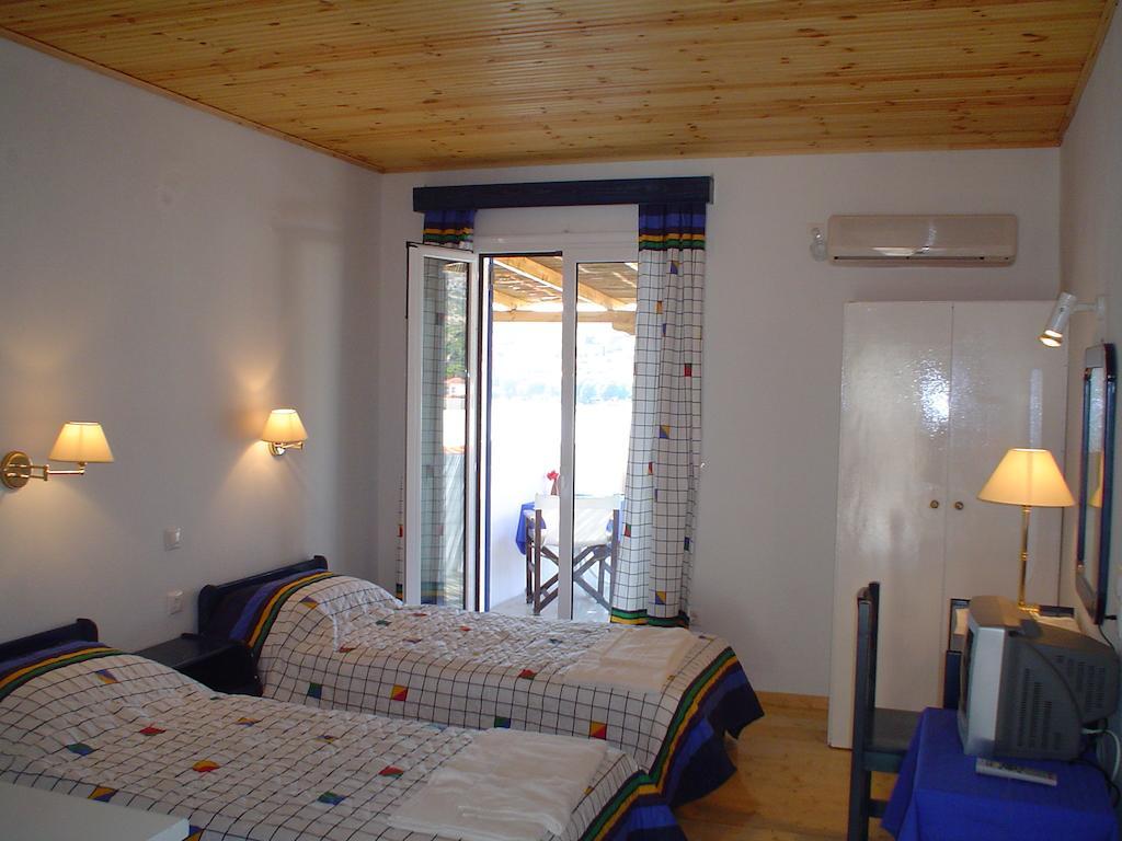 Aparthotel Bella Vista Batsi Habitación foto